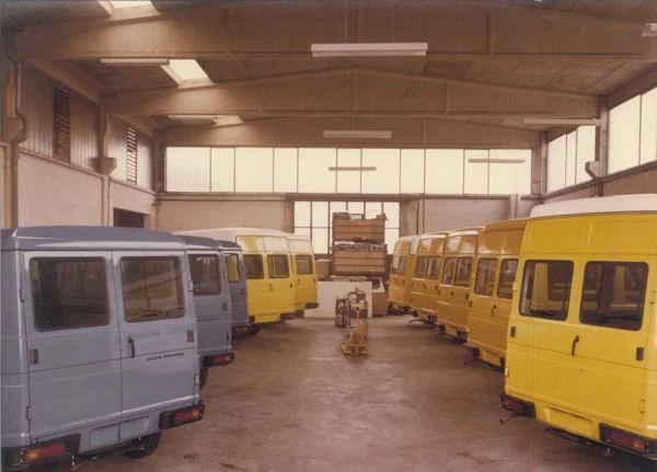 Foto di alcuni Furgoni destinati all'allestimento presso la Falegnameria Furlotti